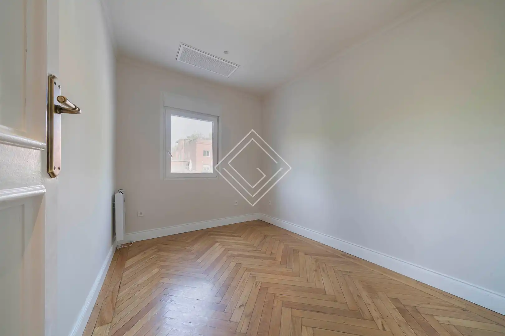 Bedroom of Flat for rent in Madrid  with Air Conditioner, Heating and Storage room