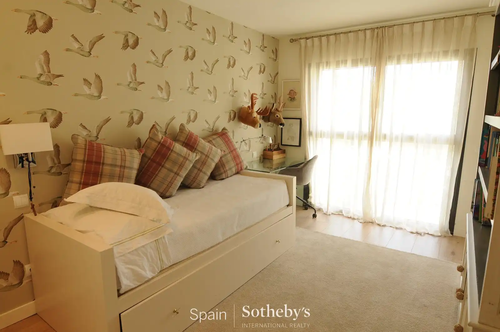 Habitación de Apartamento en venta en La Moraleja con Aire acondicionado, Terraza y Trastero