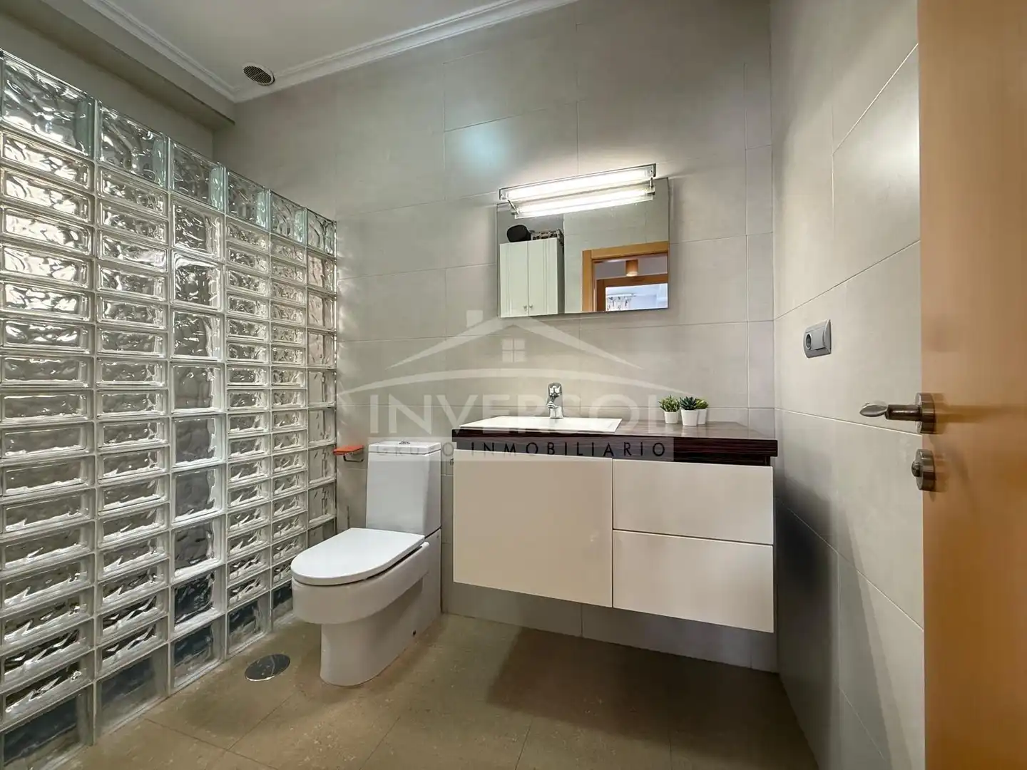 Baño de Piso en venta en El Ejido con Aire acondicionado, Calefacción y Amueblado