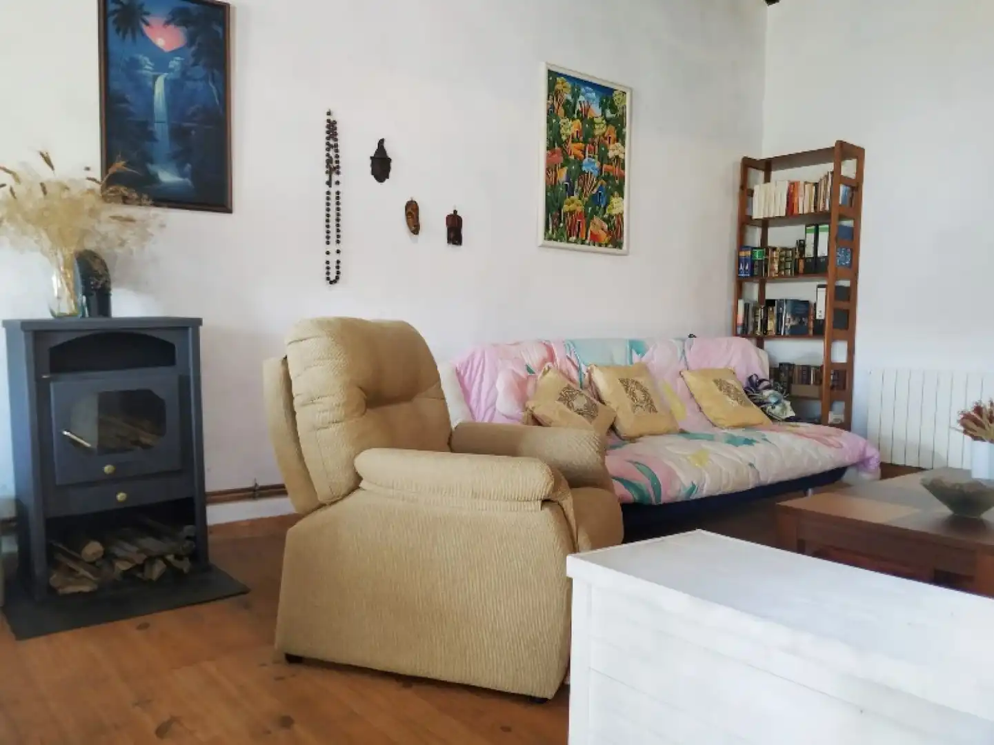 Sala d'estar de Casa o xalet en venda en Valle de Valdelucio amb Calefacció, Jardí privat i Parquet