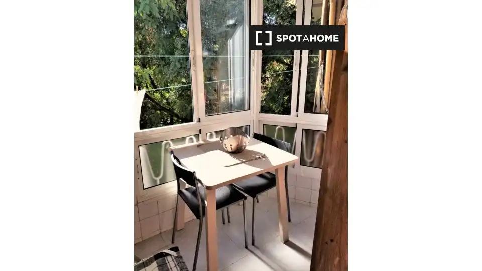 Vista exterior de Piso para compartir en Sevilla con Aire acondicionado, Calefacción y Amueblado