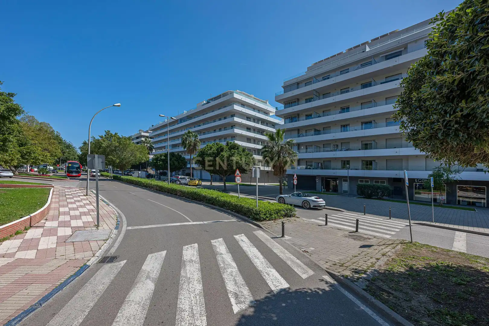 Vista exterior de Apartament en venda en Marbella amb Aire condicionat, Traster i Forn