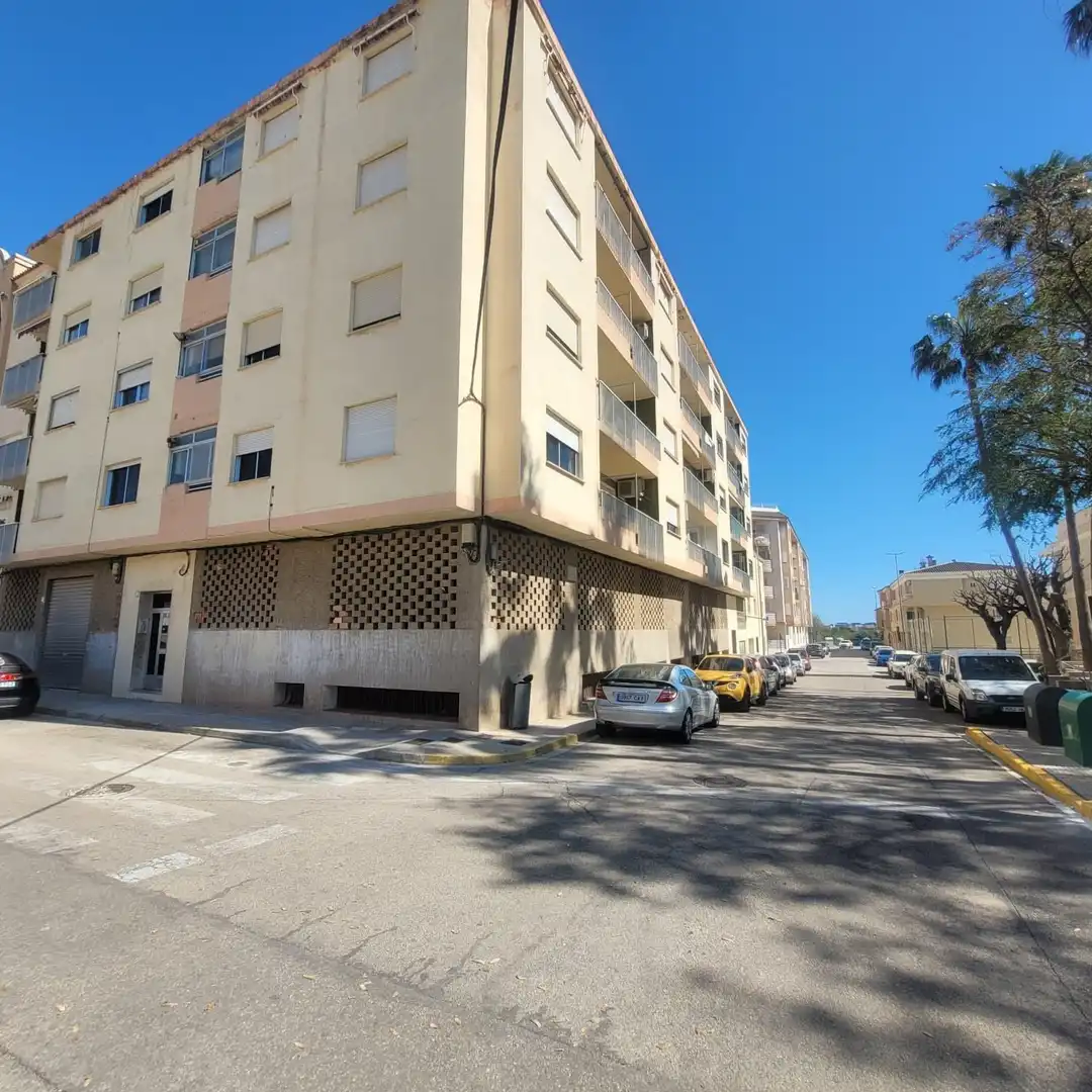 Locale commerciale in vendita a Miramar