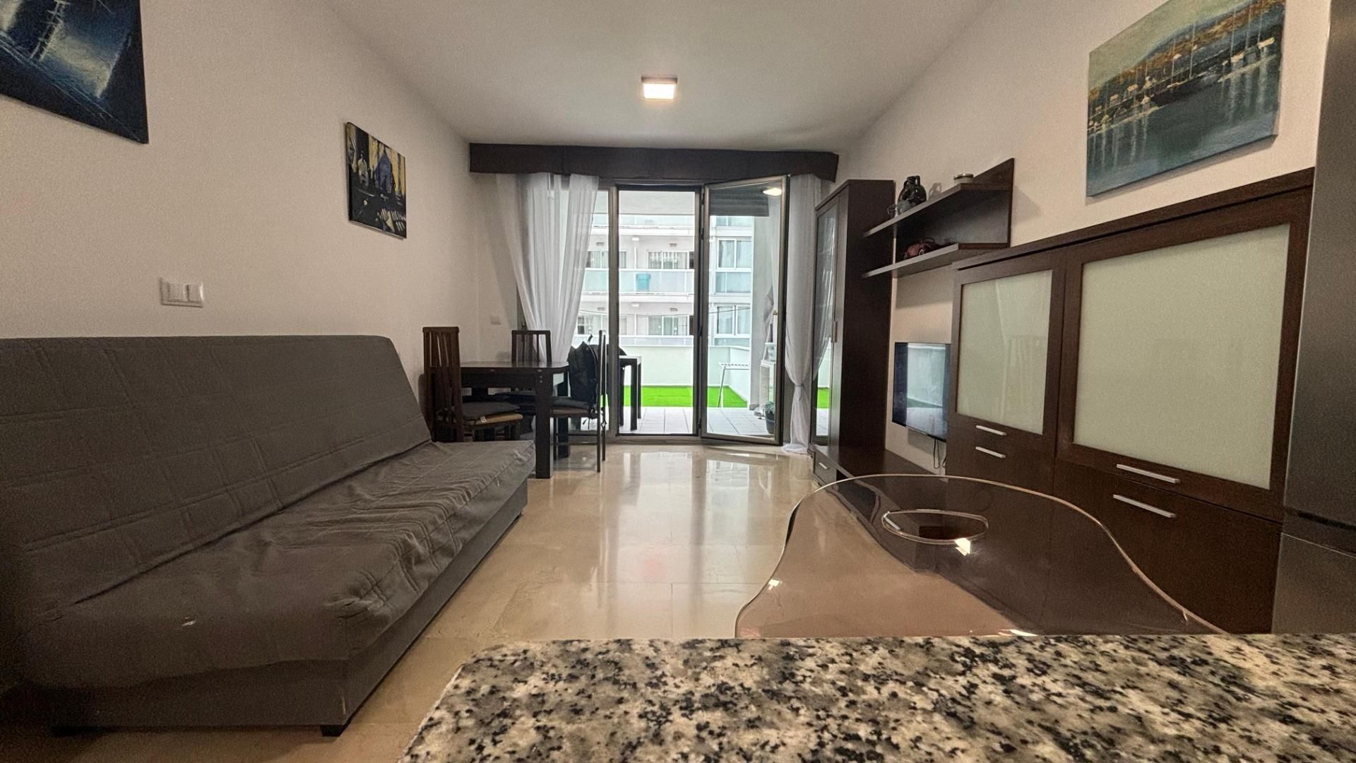 Sala d'estar de Apartament de lloguer en Benidorm amb Aire condicionat, Terrassa i Moblat