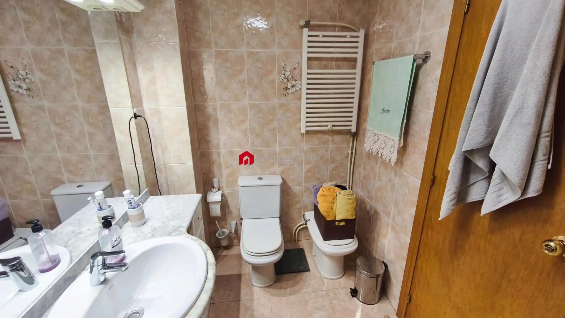 Badezimmer von Einfamilien-Reihenhaus zum Verkauf in Roquetes mit Klimaanlage, Heizung und Privatgarten