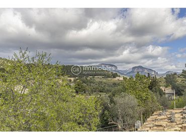 Casa rústica con piscina en venta en Alaró
