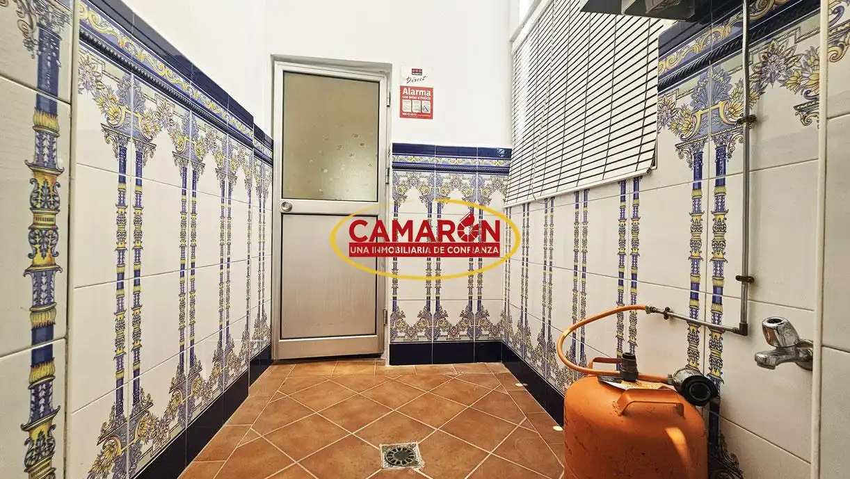 Garden of Detached homes for sale in Coria del Río