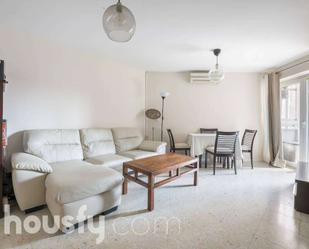 Living room of Flat for sale in  Madrid Capital  with Air Conditioner, Heating and Furnished