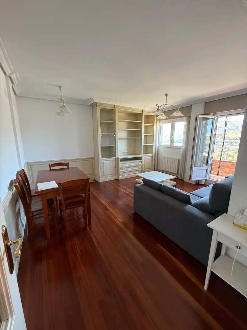 Sala d'estar de Dúplex en venda en Santurtzi  amb Calefacció, Terrassa i Traster