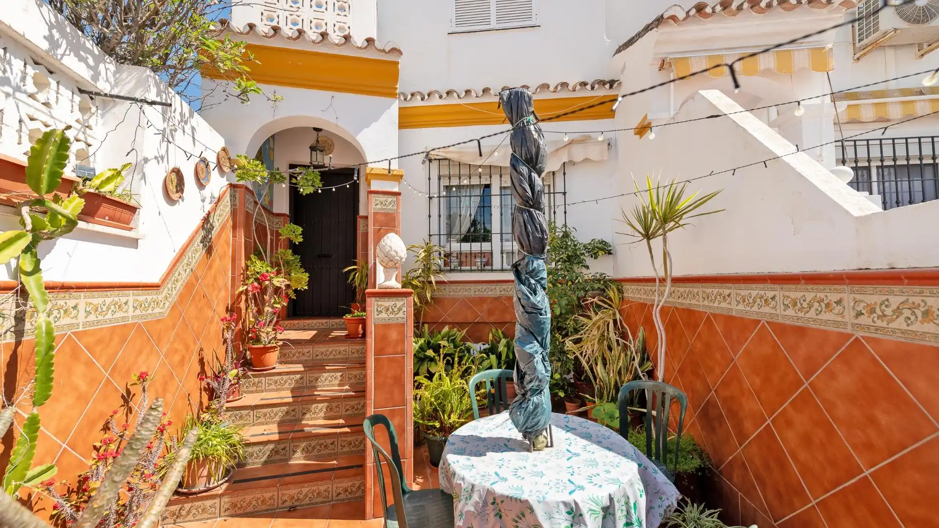 Jardín de Casa adosada en venta en Rincón de la Victoria con Trastero y Piscina comunitaria