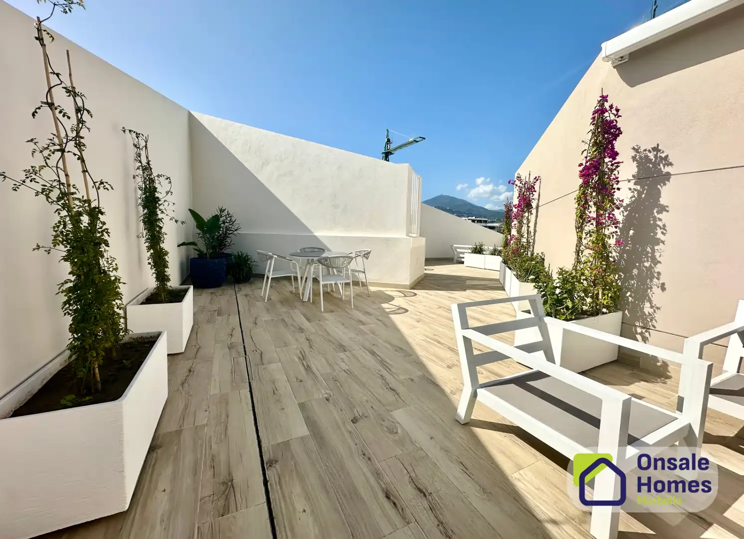 Terrasse von Dachboden zur Miete in Marbella mit Klimaanlage, Terrasse und Abstellraum