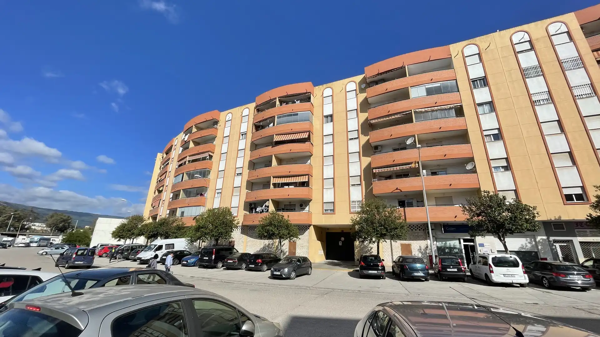 Vista exterior de Local en venta en Algeciras