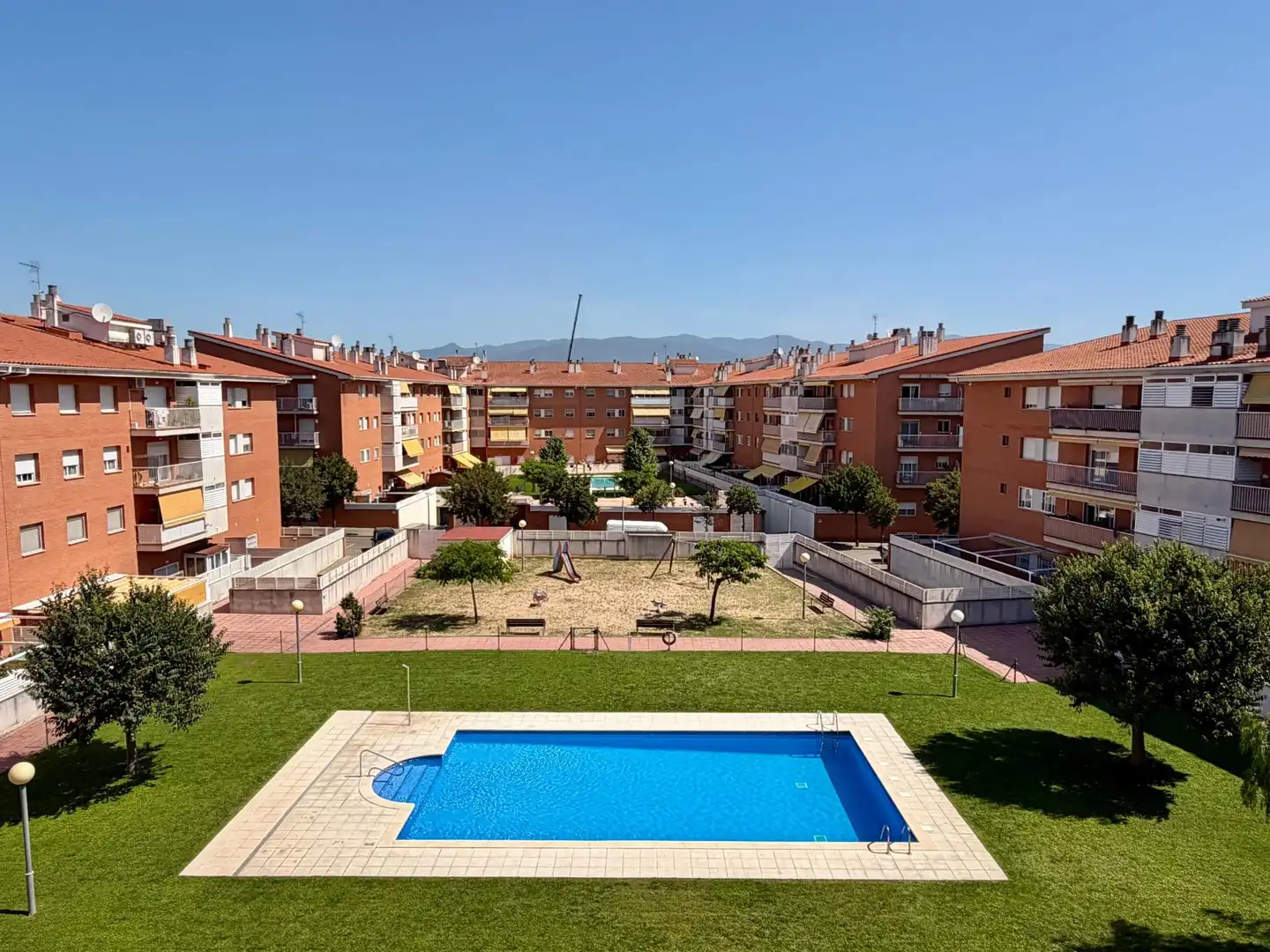 Exterior view of Flat for sale in Canovelles  with Heating, Balcony and Community pool