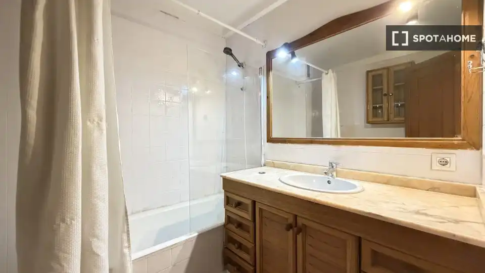 Baño de Piso para compartir en  Palma de Mallorca con Aire acondicionado, Calefacción y Amueblado
