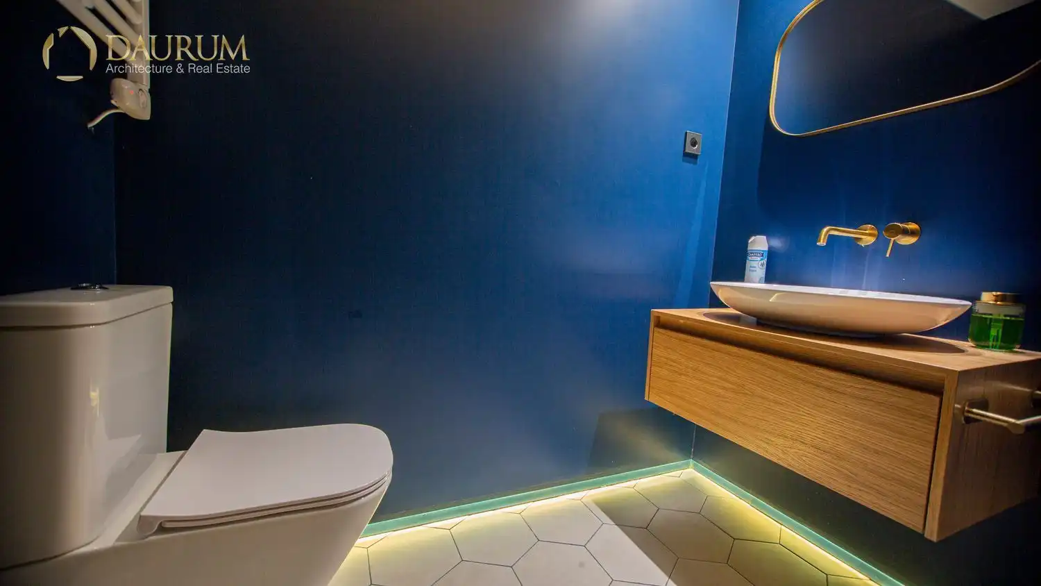 Bathroom of Flat for sale in Valencia  with Air Conditioner, Heating and Terrace
