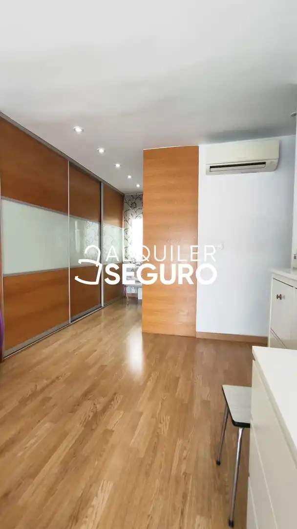 Bedroom of Flat for rent in Valencia  with Air Conditioner, Heating and Terrace