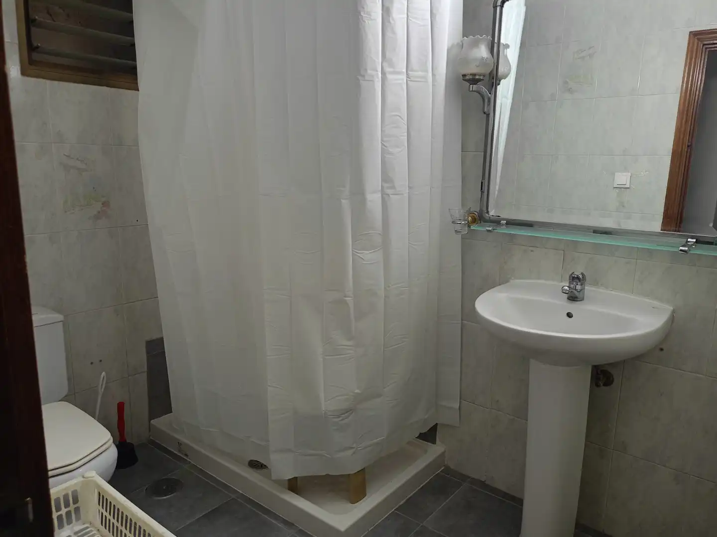 Bany de Pis de lloguer en Córdoba amb Aire condicionat, Calefacció i Terrassa