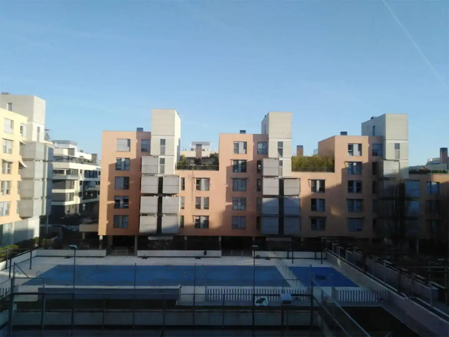 Exterior view of Flat for share in Fuencarral - El Pardo