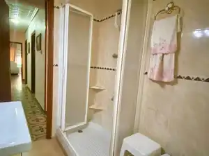Bathroom of Flat for sale in Valencia  with Air Conditioner, Furnished and Oven