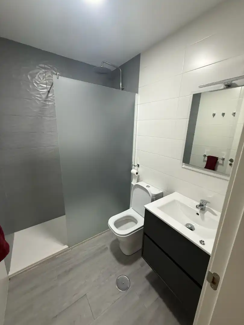 Badezimmer von Wohnung zur Miete in Granada mit Terrasse, Möbliert und Ofen
