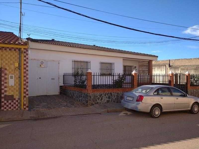 Casa adosada en venda a Av Extremadura, Entrín Bajo