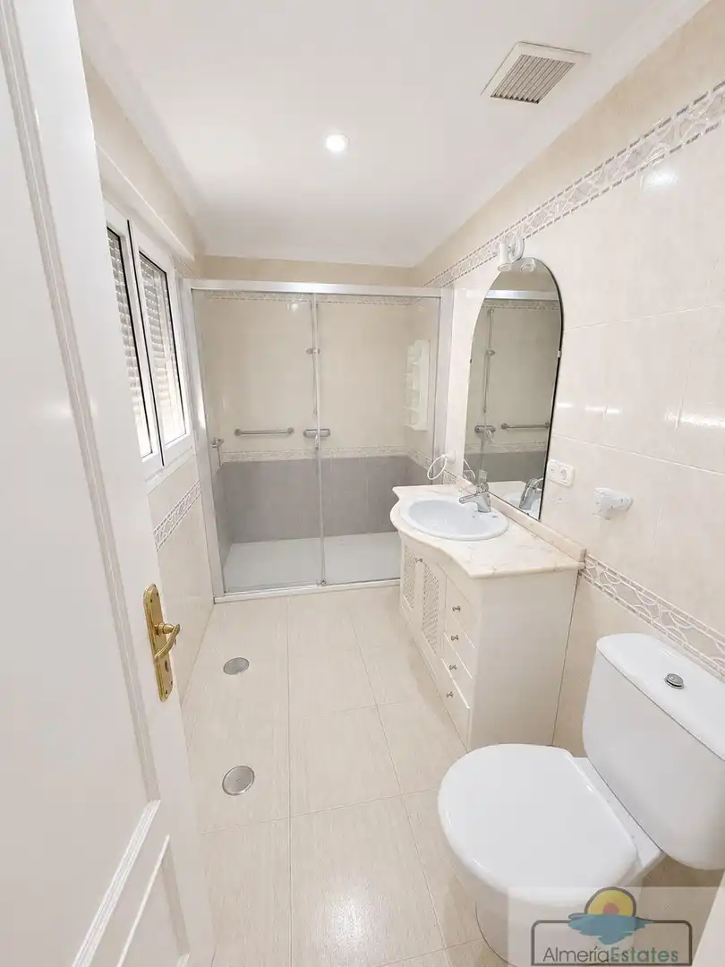 Piso con ascensor en venta en Albox, imagen 2