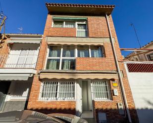 Vista exterior de Casa adosada en venda en Cambrils amb Aire condicionat i Calefacció