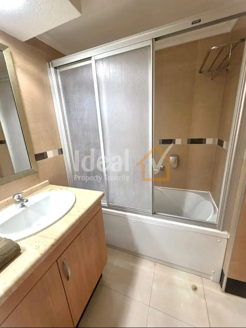 Bathroom of Study for sale in Arona  with Air Conditioner, Terrace and Furnished