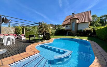 Piscina de Casa o xalet en venda en Gondomar amb Calefacció, Jardí privat i Terrassa