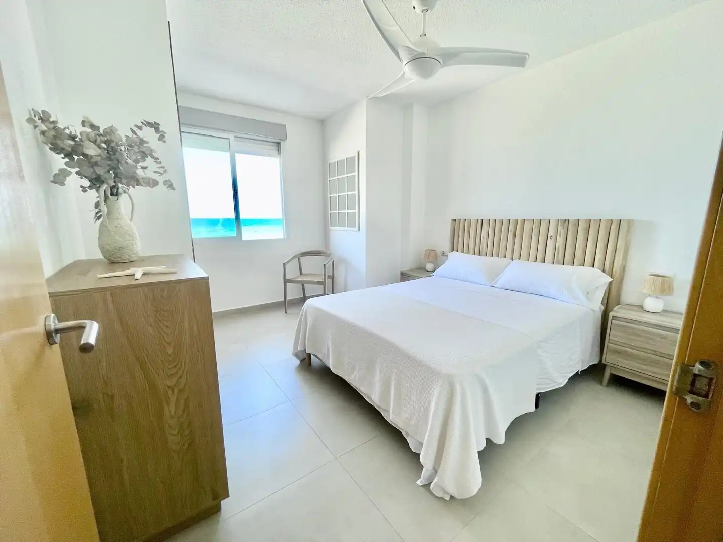 Habitación de Apartamento de alquiler en Guardamar del Segura con Amueblado, Lavadora y Microondas