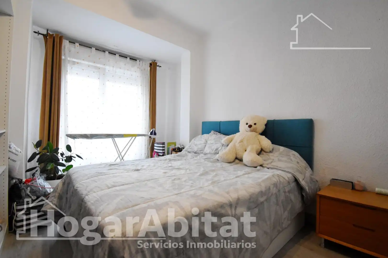 Schlafzimmer von Wohnung zum Verkauf in Oliva mit Parkett, Möbliert und Balkon