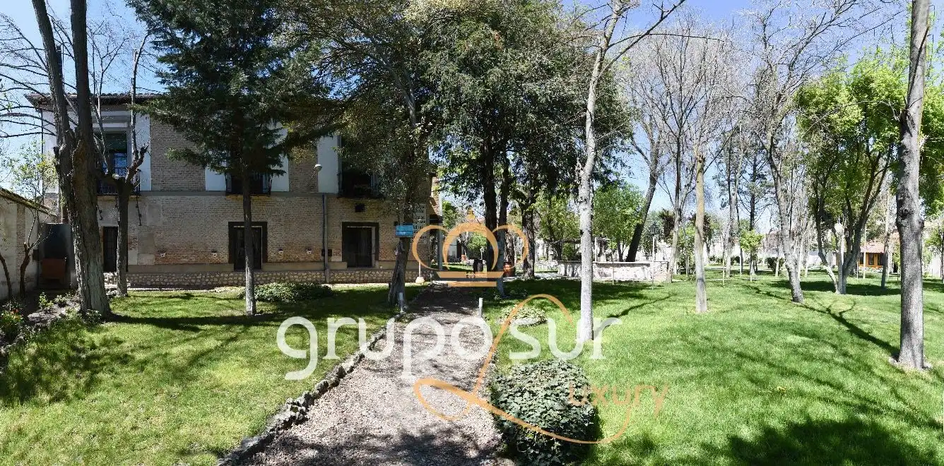 Country homes for sale in Olmedo  with Heating, Private garden and Parquet flooring
