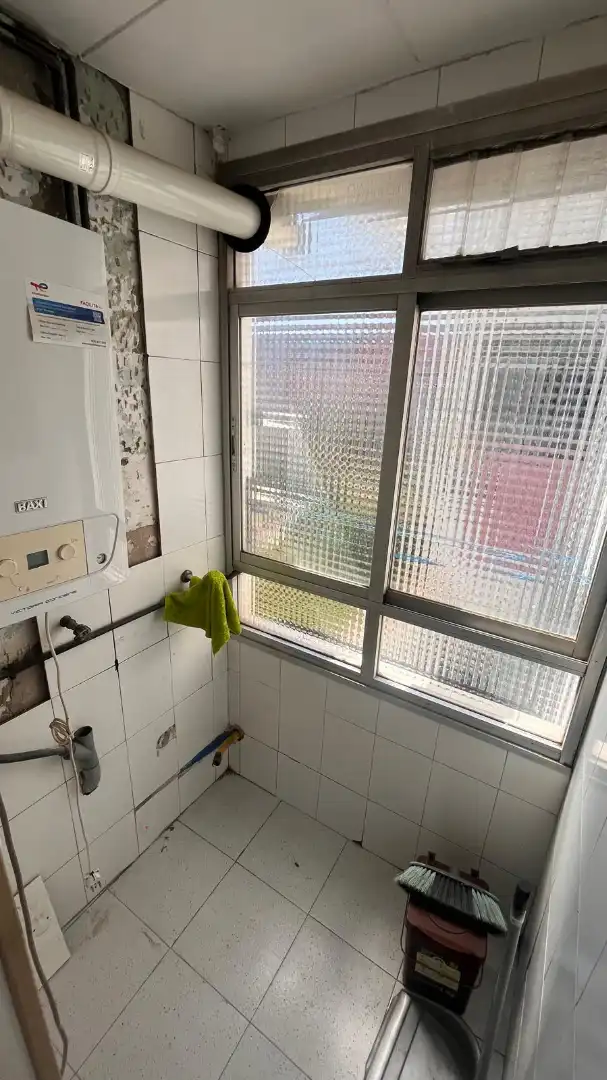 Bathroom of Flat for sale in Sant Andreu de la Barca  with Air Conditioner, Heating and Balcony