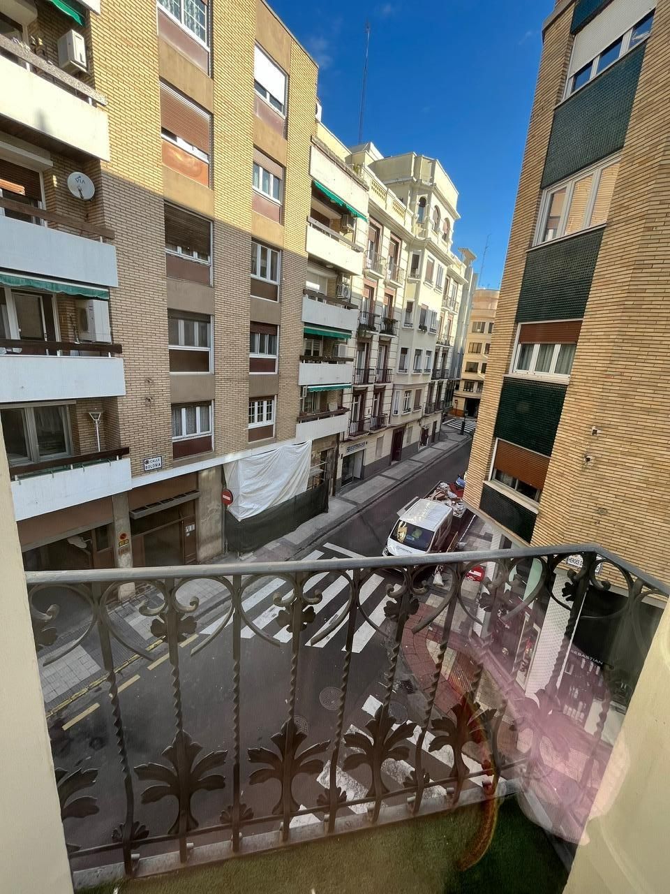 Vista exterior de Pis de lloguer en  Zaragoza Capital amb Calefacció, Parquet i Moblat