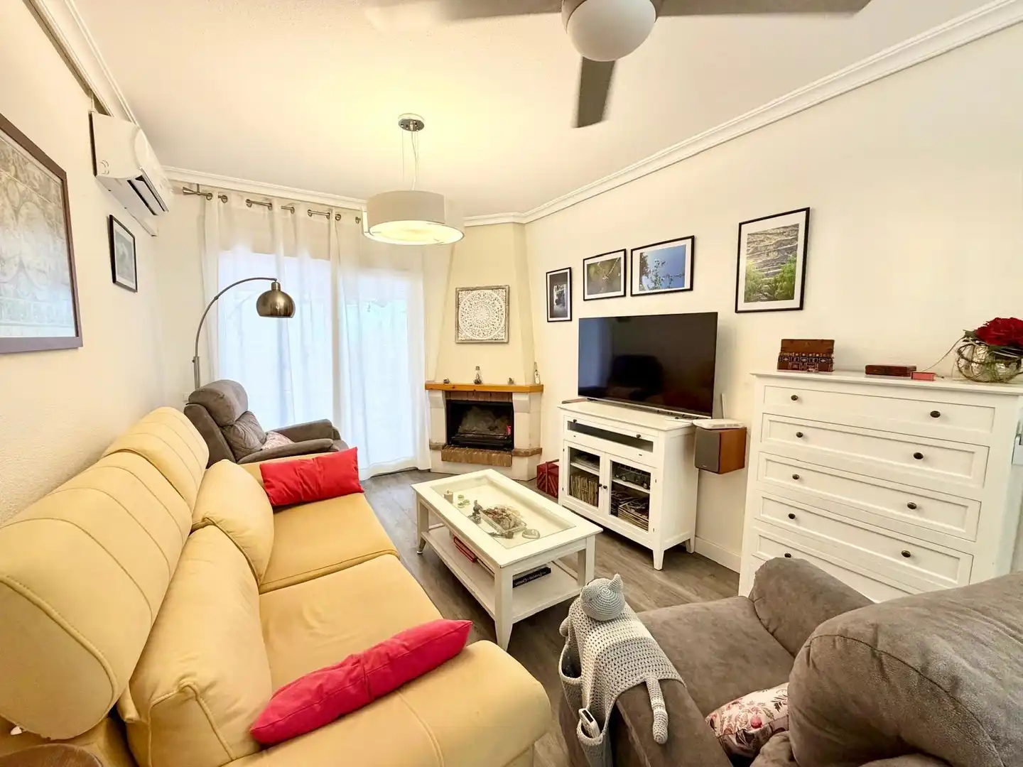 Sala d'estar de Casa adosada en venda en Huércal de Almería amb Aire condicionat i Calefacció