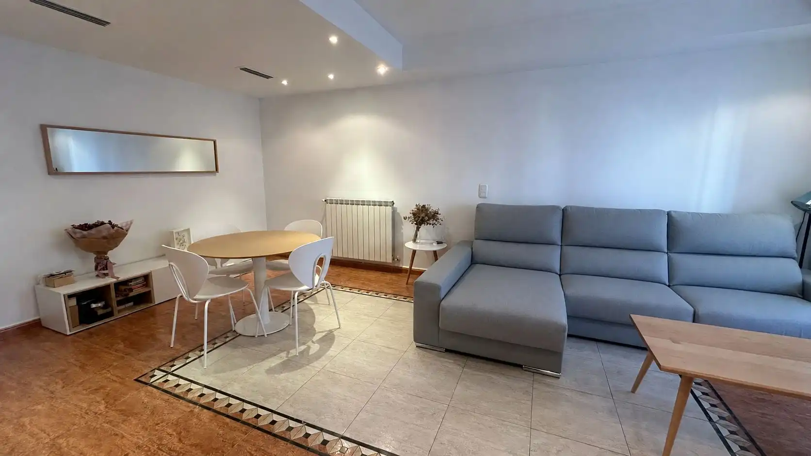 Sala de estar de Casa adosada en venta en San Rafael del Río con Alarma