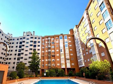 Pis amb piscina en venda a del Cerro Milano