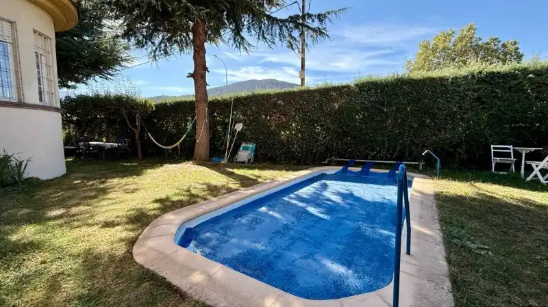 Piscina de Casa o xalet en venda en El Espinar amb Calefacció, Jardí privat i Parquet