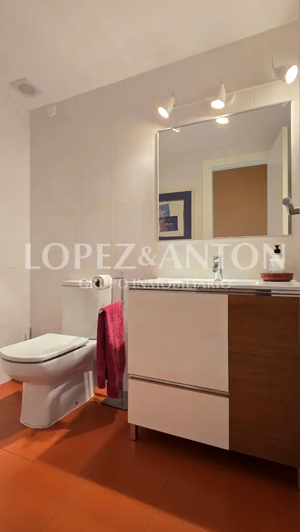 Bathroom of Houses for sale in L'Eliana  with Air Conditioner, Heating and Private garden