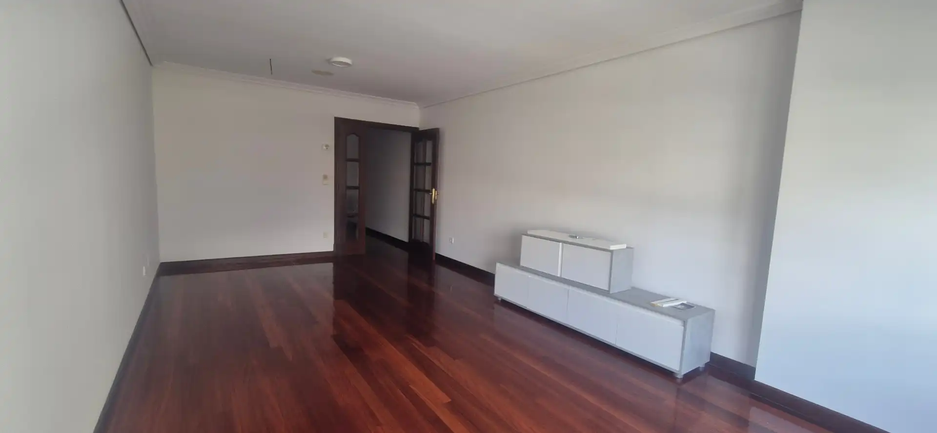 Living room of Flat for rent in Vigo   with Heating, Parquet flooring and Storage room