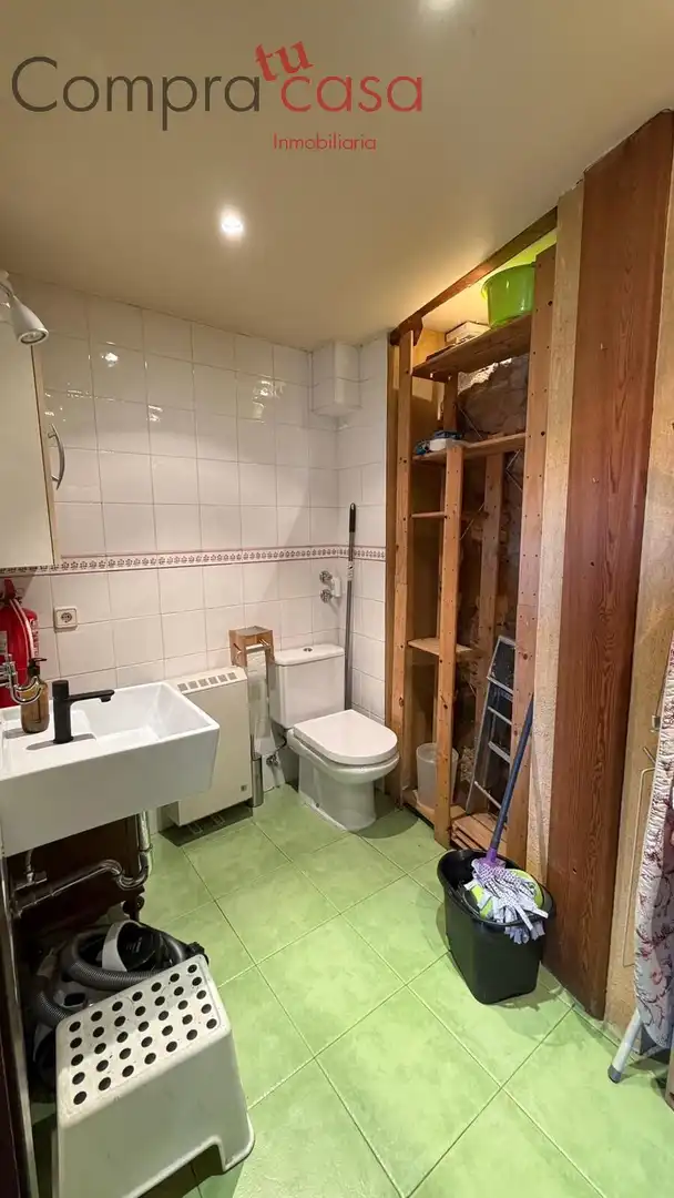 Bathroom of Flat for rent in Segovia  with Heating, Storage room and Balcony