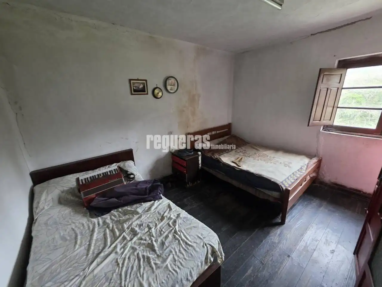 Dormitori de Casa o xalet en venda en Castrillón