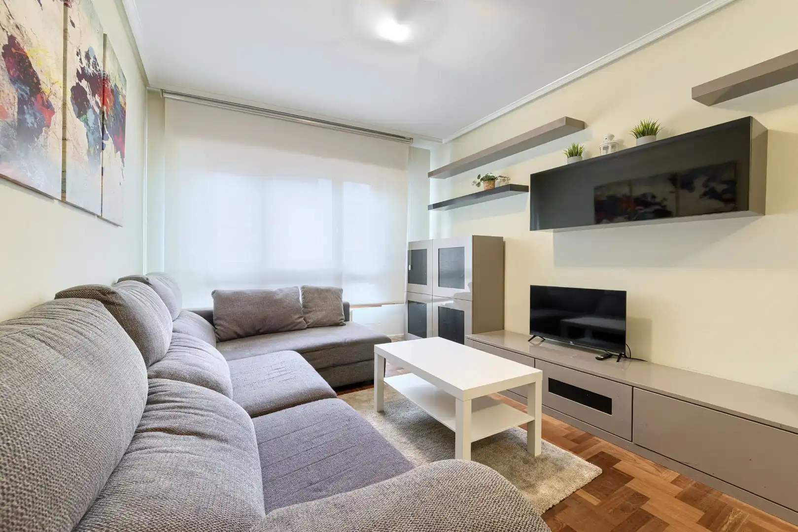 Living room of Flat for rent in Bilbao   with Heating, Furnished and Oven