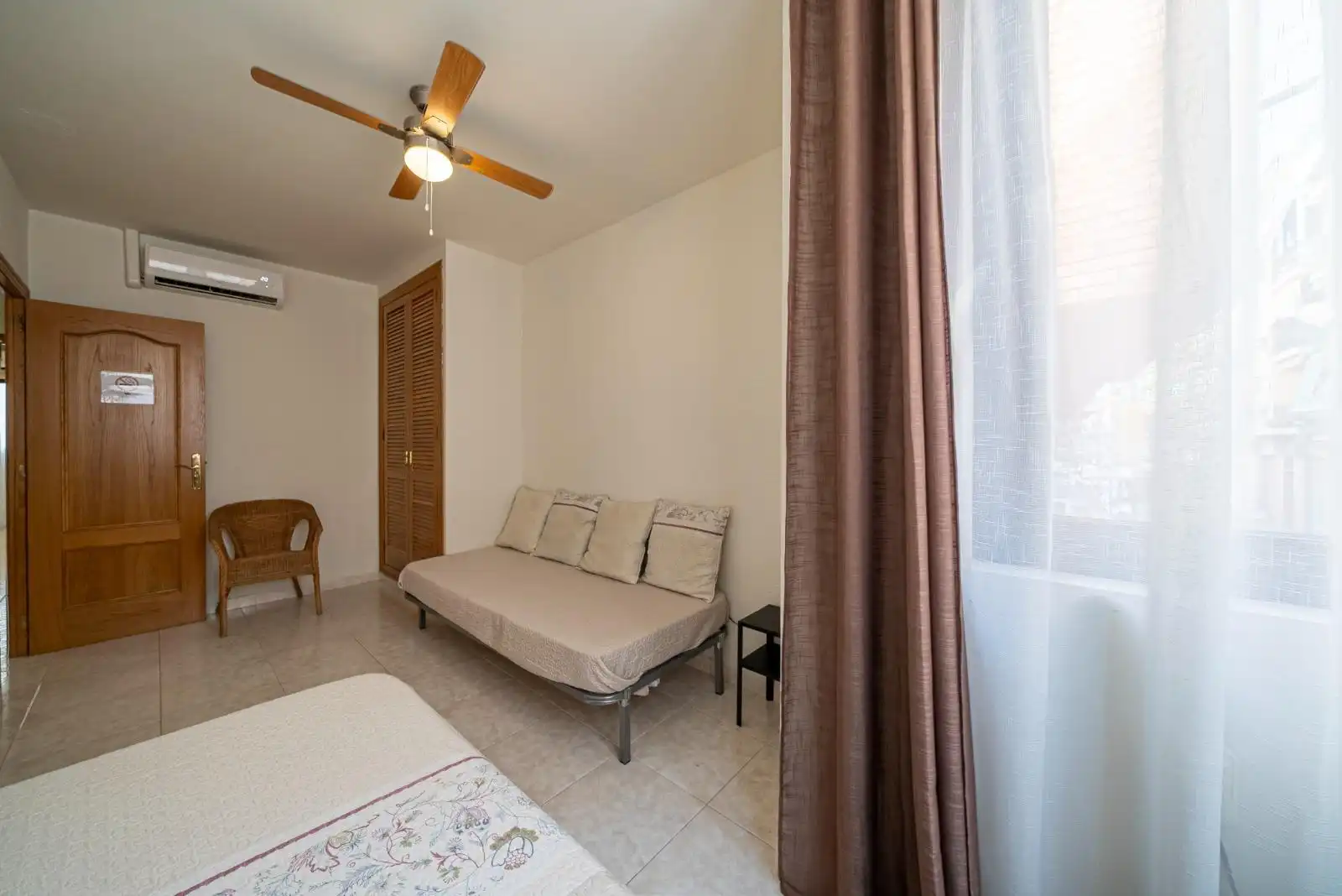 Dormitori de Apartament de lloguer en Alicante / Alacant amb Aire condicionat, Calefacció i Moblat