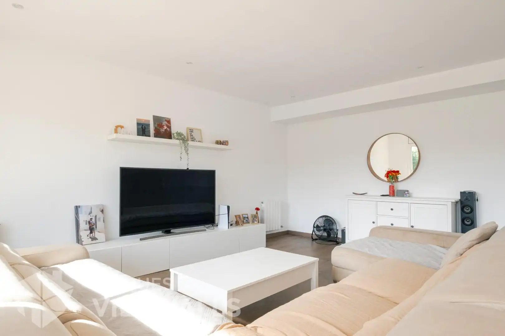 Sala d'estar de Casa o xalet en venda en Bigues i Riells del Fai amb Aire condicionat, Jardí privat i Parquet