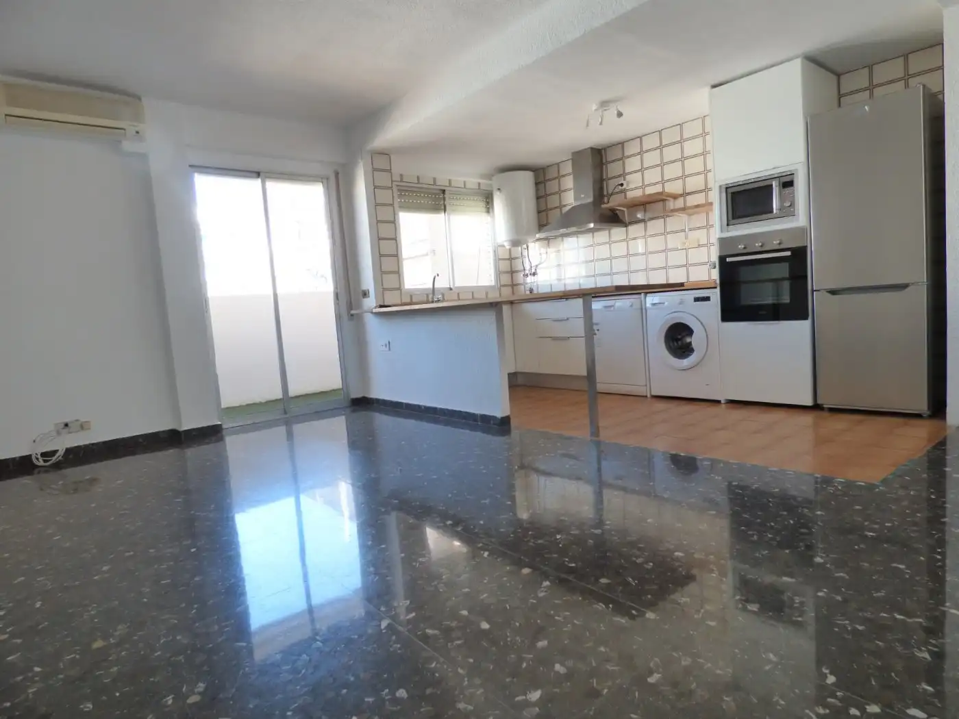 Cocina de Piso de alquiler en Valencia con Aire acondicionado, Calefacción y Balcón