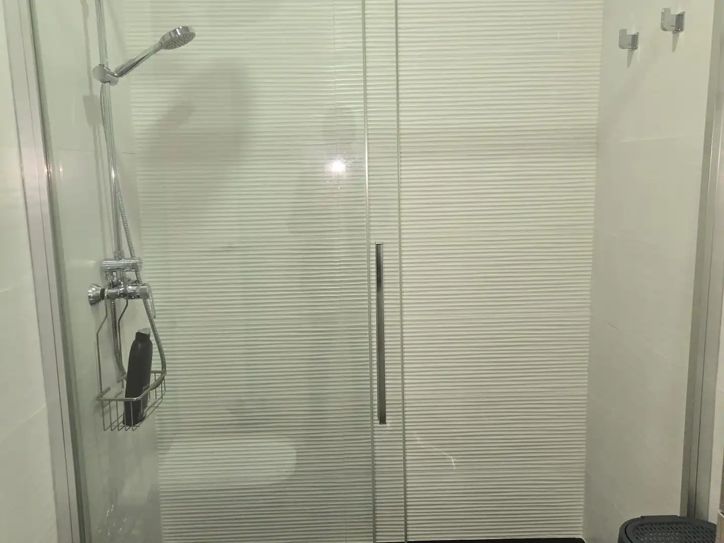 Bany de Apartament de lloguer en Gelves amb Aire condicionat, Calefacció i Moblat