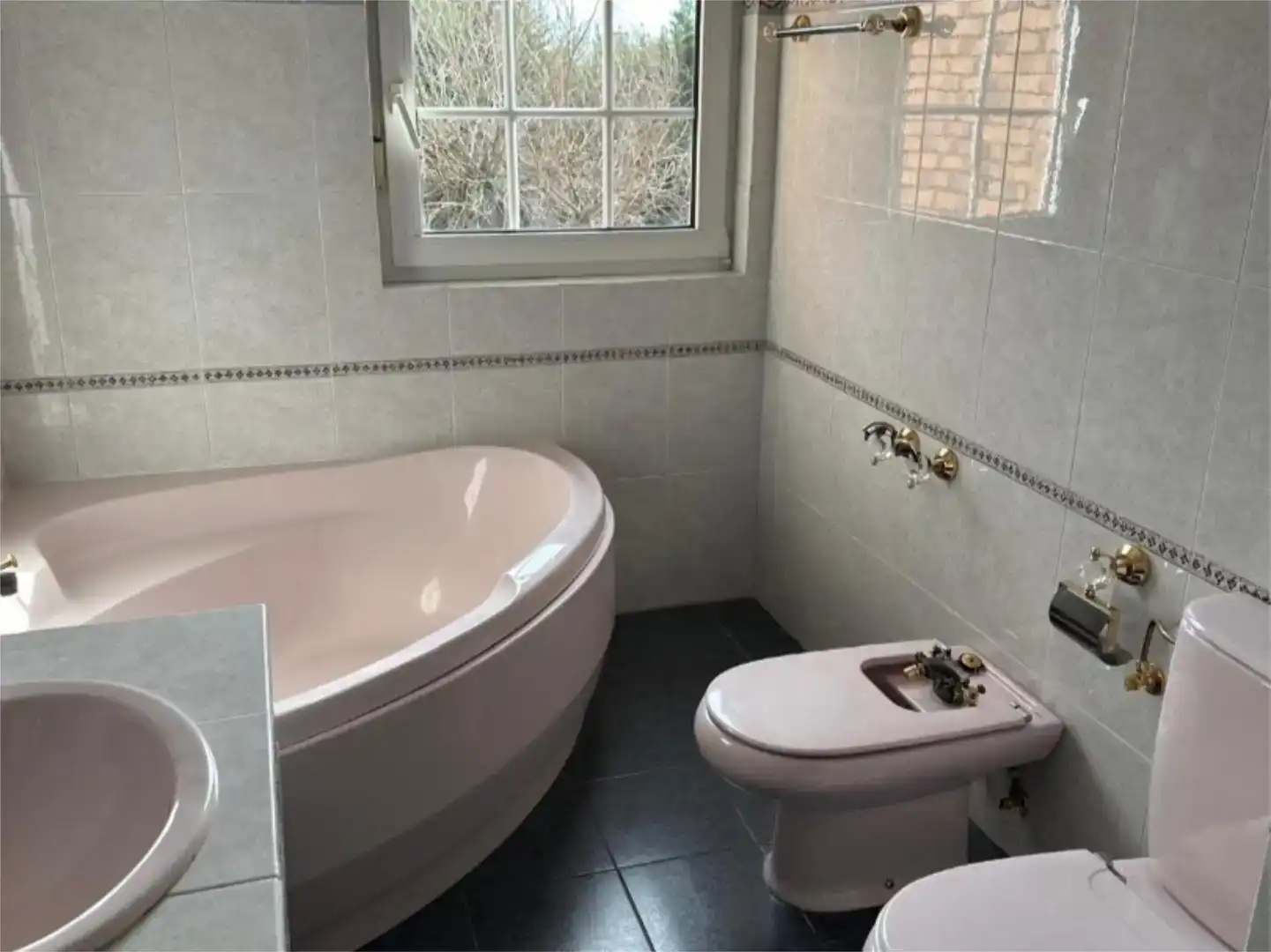 Bathroom of Flat for sale in Sariegos, León