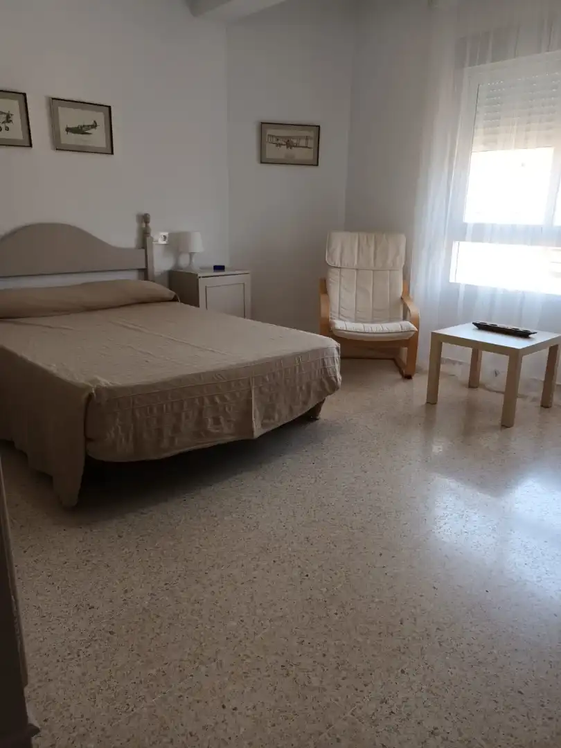 Dormitori de Pis de lloguer en Motril amb Calefacció, Terrassa i Moblat