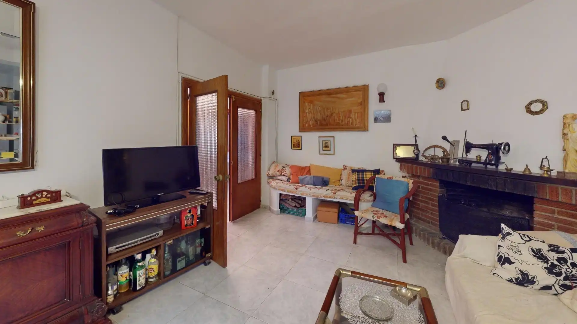 Sala d'estar de Casa o xalet en venda en Hontoba amb Calefacció